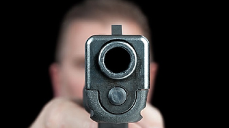 16-годишен извади пистолет срещу съучениците си в Банкя