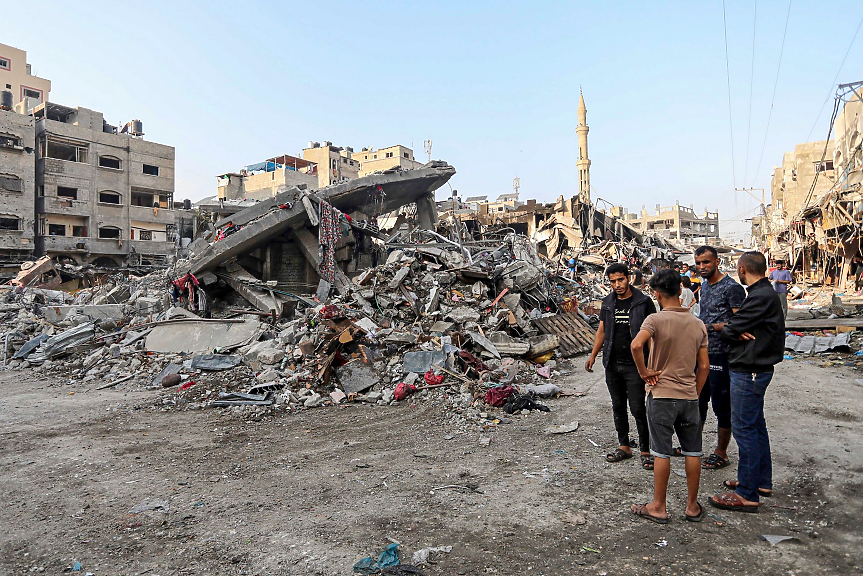 САЩ: Между 350 000 и 400 хиляди души остават в Северна Газа