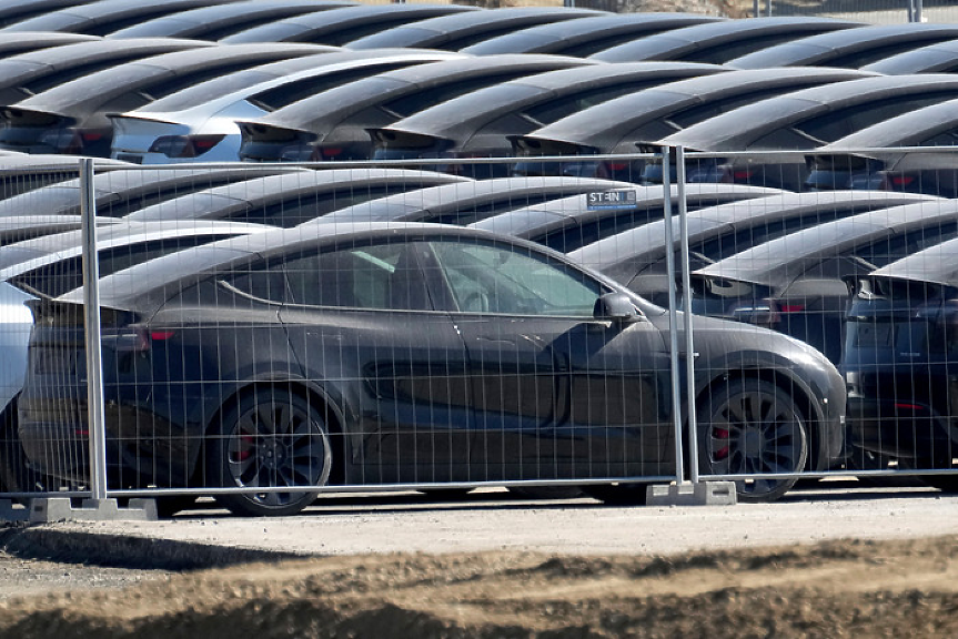 Tesla съди Швеция заради регистрационни номера