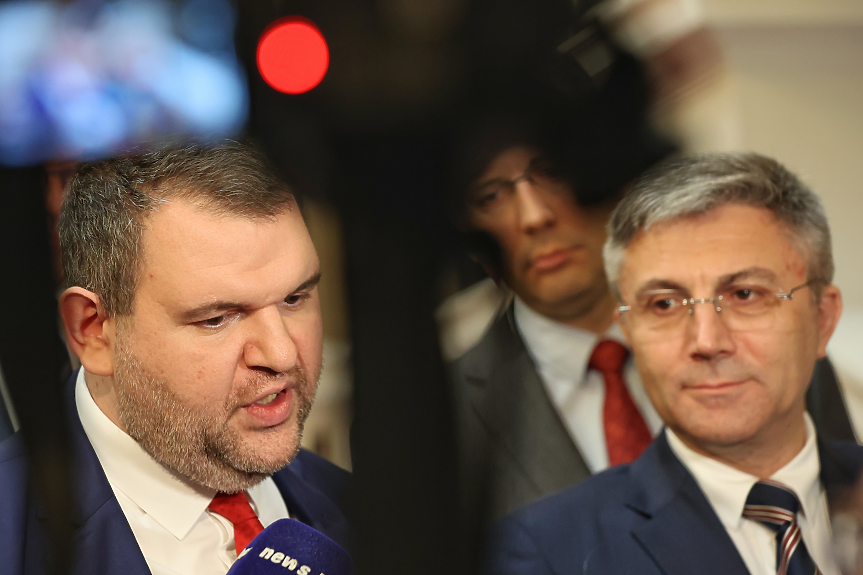 Карадайъ подаде оставка като лидер на ДПС. Пеевски: Това е негово лично решение, не е наше решение