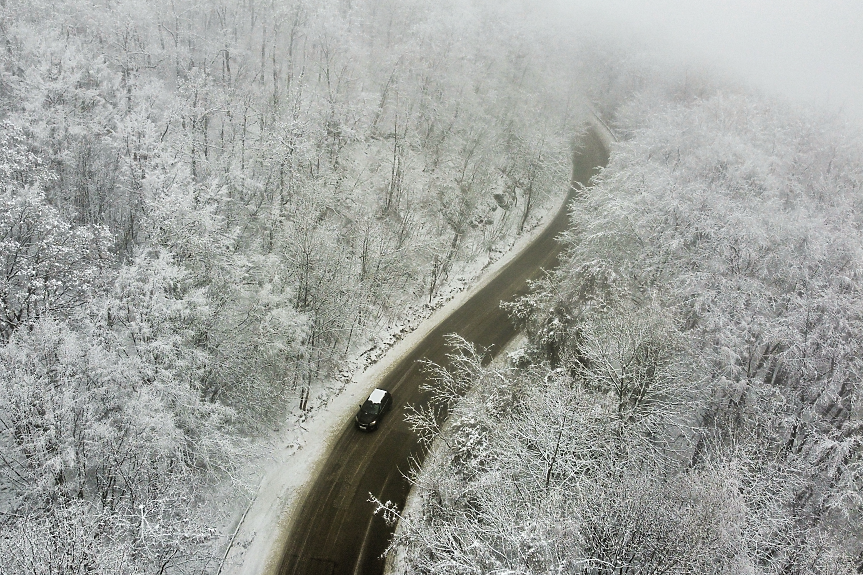 По планини и проходи вали сняг, подгответе добре колите