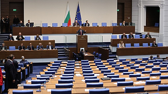 Очаквано: ГЕРБ и ДПС провалиха първото заседание на парламента, няма кворум