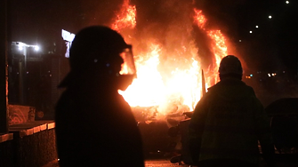 Безредици и погром в центъра на София. Близо 20 души са ранени (текст на живо, видео, снимки)