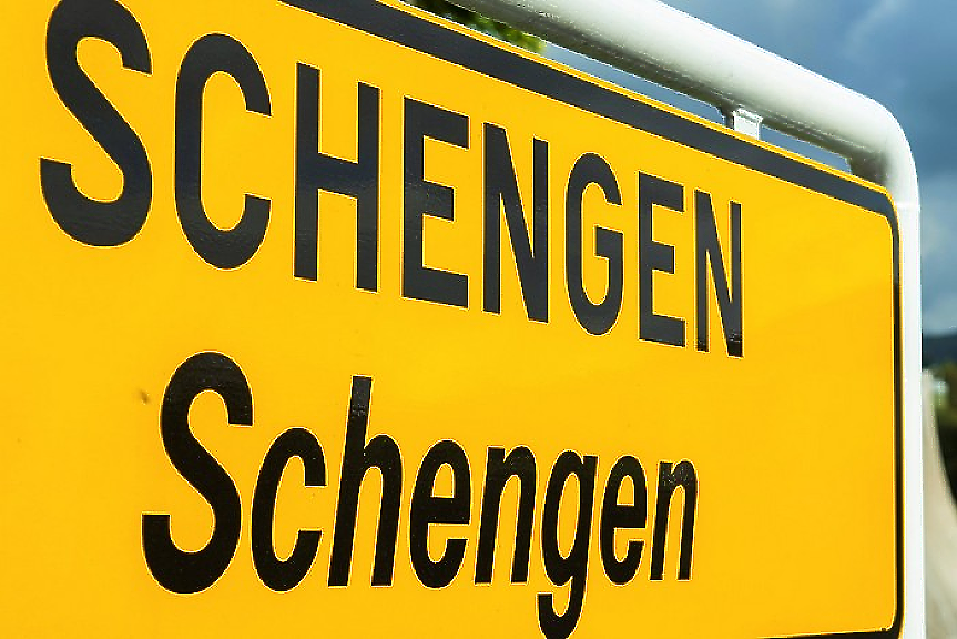 ДЕНЯТ В НЯКОЛКО РЕДА: Последен напън за Шенген