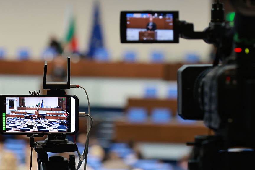 Борисов, Петков и Пеевски предлагат парламентът да не заседава утре