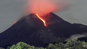 Най-малко 11 загинаха при изригване на вулкана Мерапи в Индонезия (ВИДЕО)