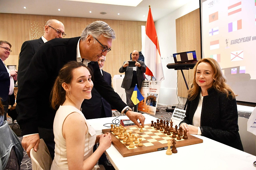 Антоанета Стефанова се окичи със сребро на Европейското по ускорен шахмат