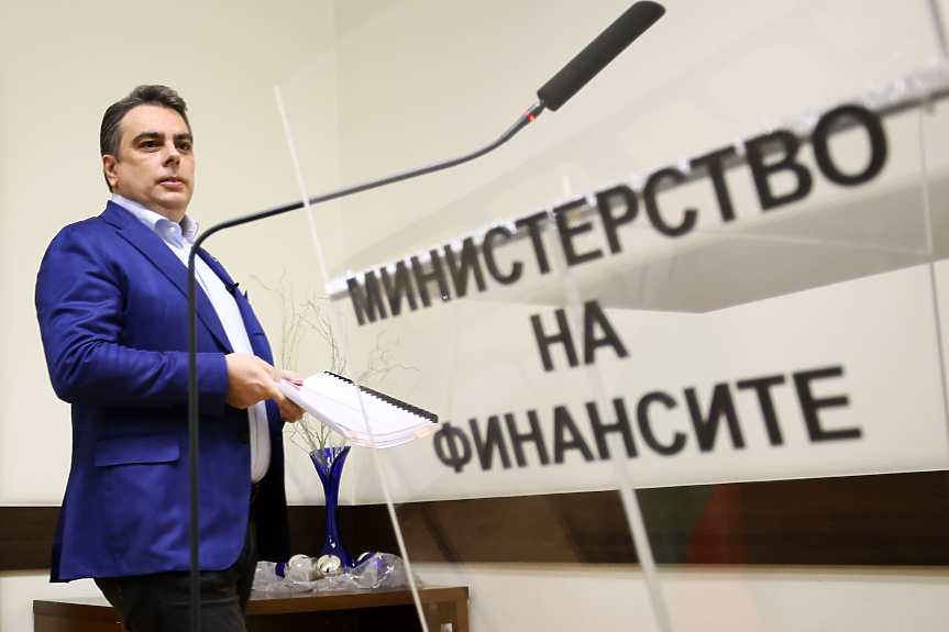 Удариха ли хазартните фирми джакпота с бюджета на Асен Василев?
