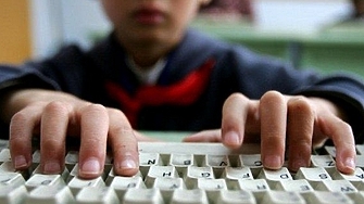Едва 48% от родителите на тийнейджъри контролират дигиталния живот на децата си