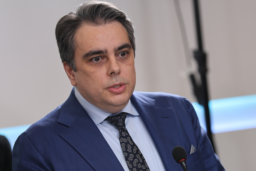 Асен Василев: Гледаме към втория мандат. Мария Габриел не може да е премиер