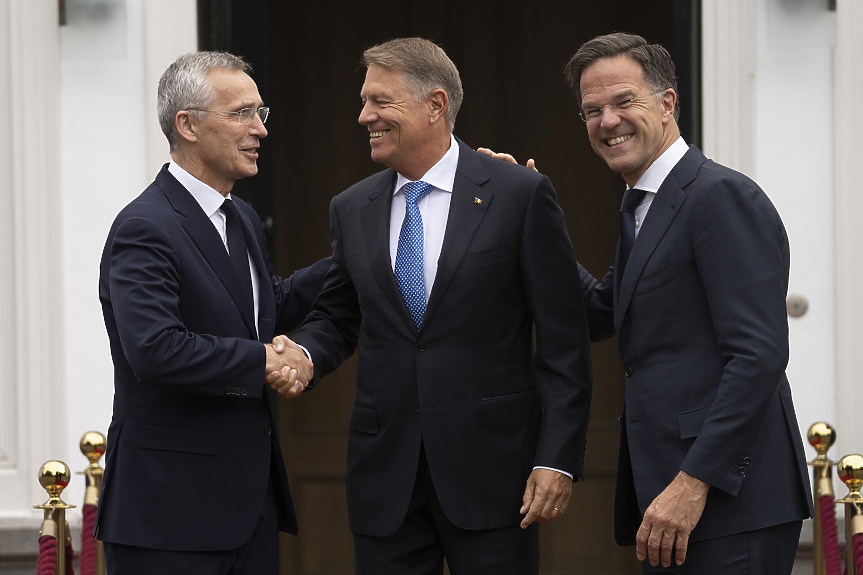Рюте и Йоханис - в джентълменска схватка за лидерския пост в НАТО