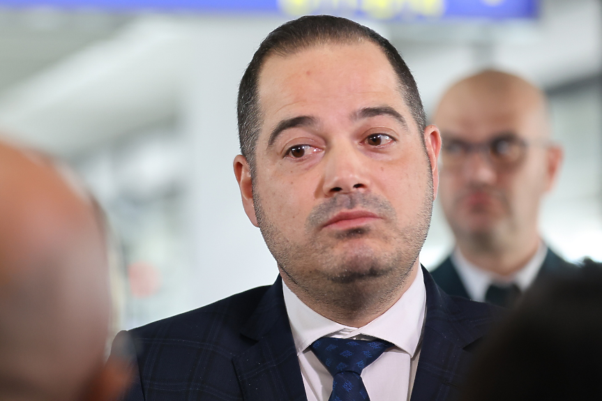 АЕЖ поиска оставката на Калин Стоянов заради дело шамар срещу журналисти