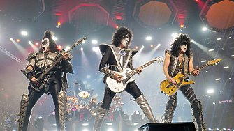 Kiss продаде цялата си музика и бранда срещу 