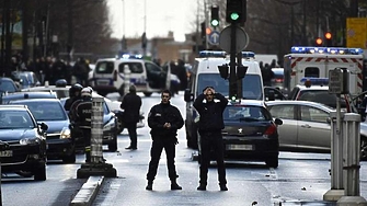 Двама надзиратели са убити във Франция след въоръжено нападение над