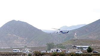 Хеликоптер с президента на Иран падна, издирват оцелели