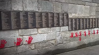 Трима души заподозрени за вандализъм на мемориала на Холокоста в