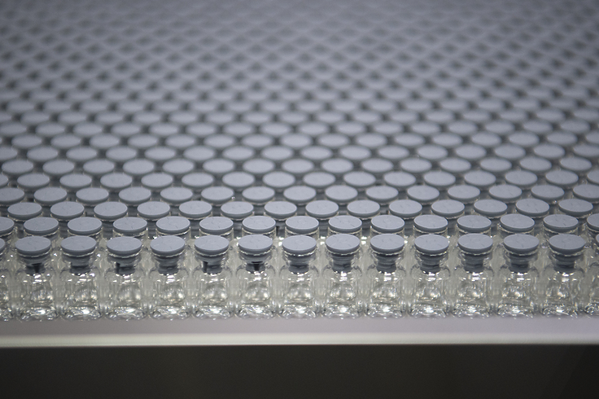 Европрокуратурата разследва придобиването на COVID ваксините