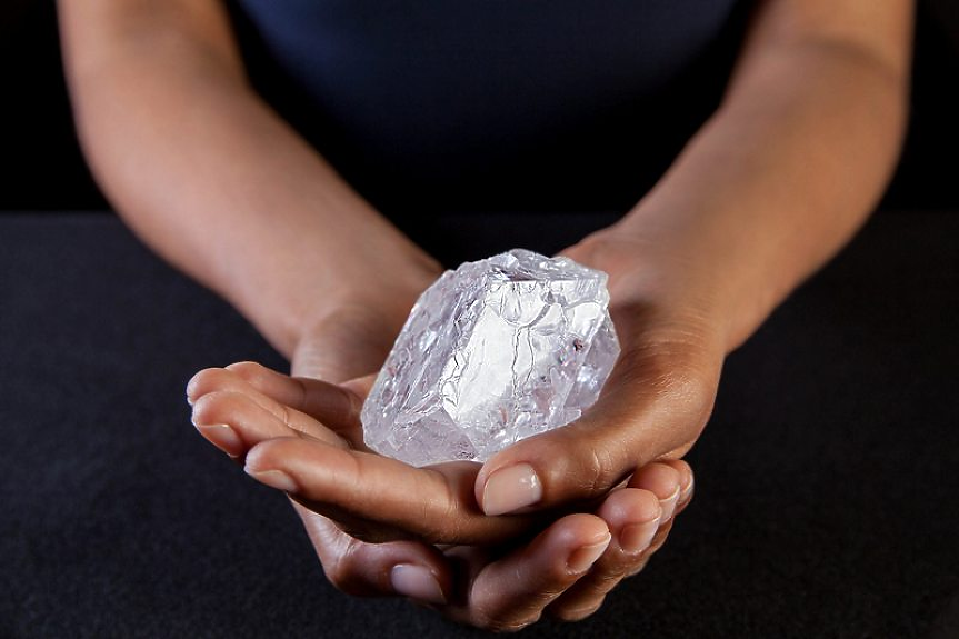 Отиват ли си естествените диаманти? Пазарът се срива, дори в Китай