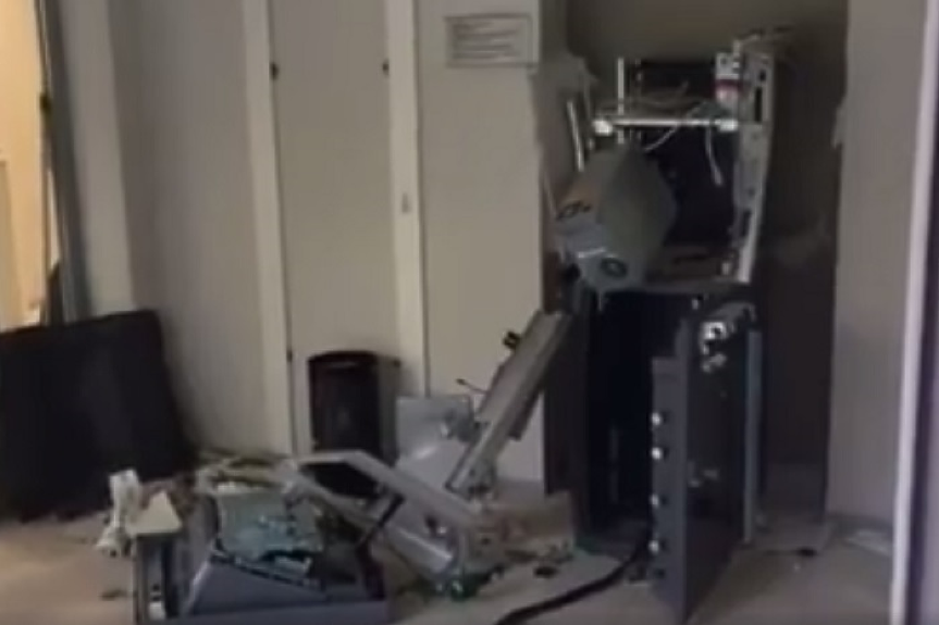 Въоръжени опитаха да нахлуят в кметство, за да откраднат банкомат