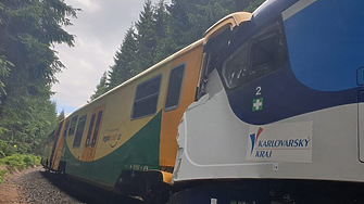 Влак катастрофира в Чехия, четирима загинаха