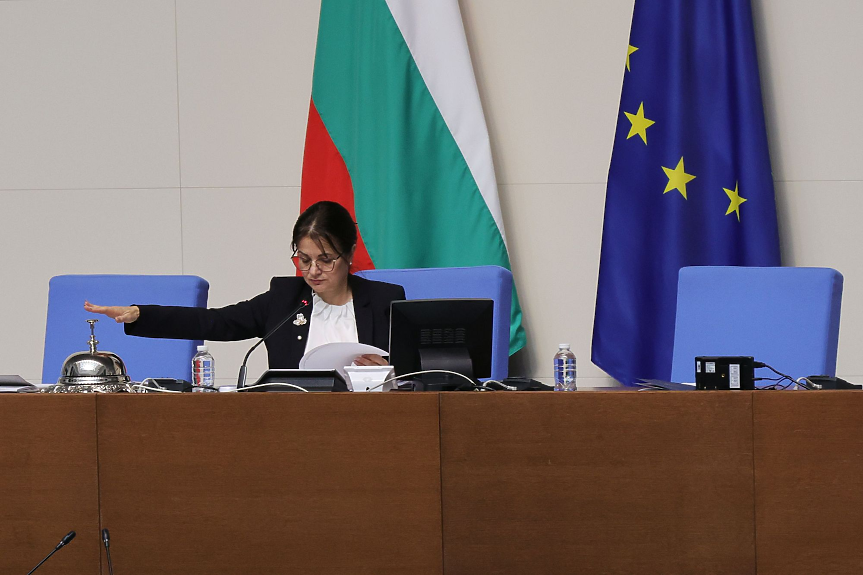 Как Росица Кирова обясни защо е насрочила заседанието точно на 2 юни