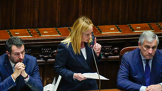 Опозиционен депутат беше изведен с инвалидна количка от италианската Камара