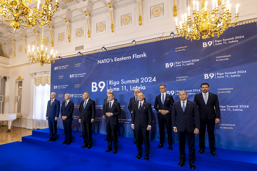 След изказване на Радев, НАТО заяви: Няма страна членка, която да не подкрепя Украйна