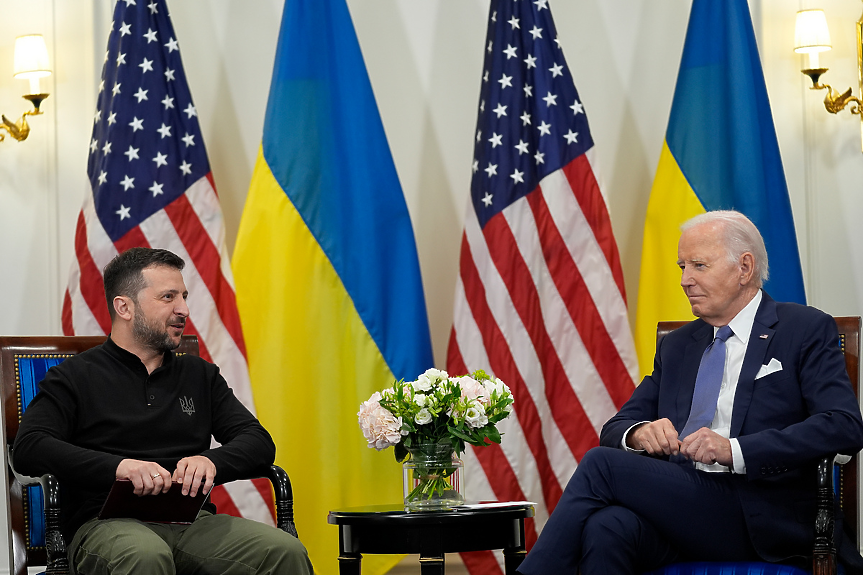 Байдън и Зеленски подписаха 10-годишно споразумение за отбрана на Украйна