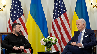 Байдън и Зеленски подписаха 10-годишно споразумение за отбрана на Украйна