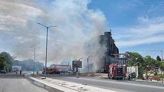 Три жени и един мъж хоспитализирани след пожар във Варна