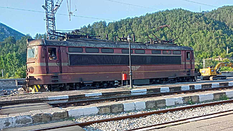 Прокуратурата: Машинист е срязал спирачките на влак край Лом, вече е обвиняем