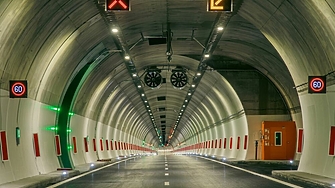 Верижна катастрофа е станала в стария тунел Железница на главен