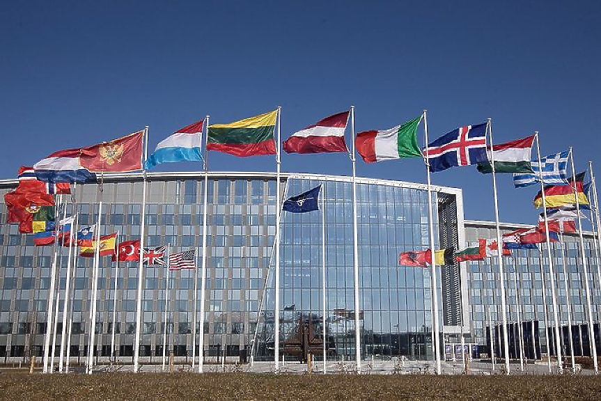 НАТО: България ще похарчи над 2% от БВП за отбрана