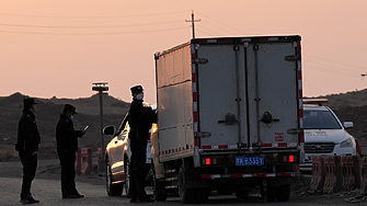 Осем души бяха открити в хладилен камион в централната китайска