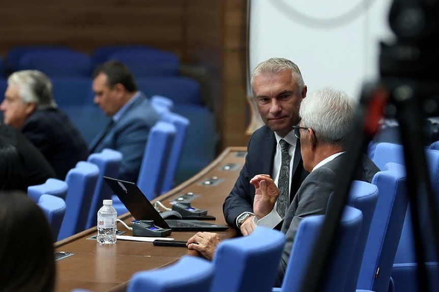 Чистката в ДПС: и Джейхан Ибрямов изключен от парламентарната група