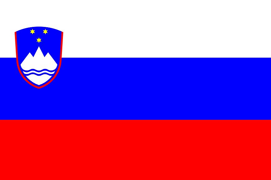 Да не видят нещо: издигнаха най-голямото словенско знаме