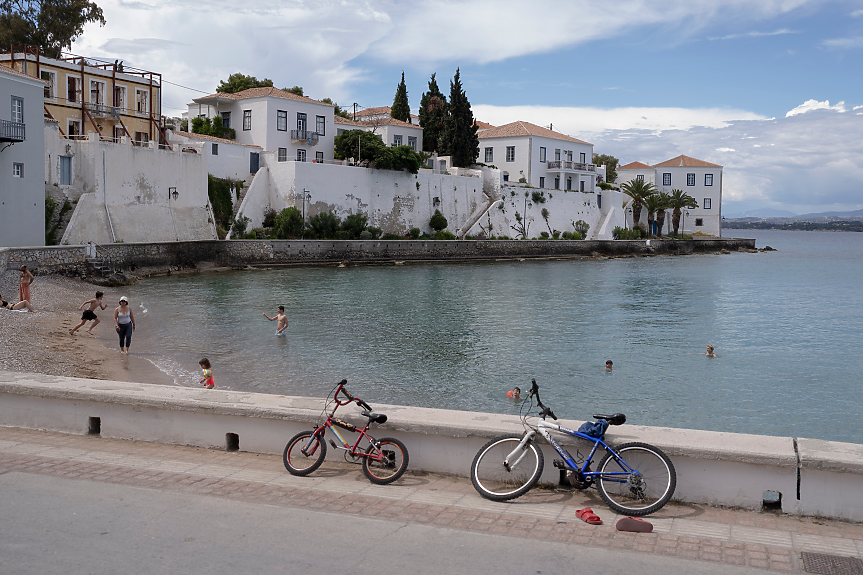 Гръцките власти: Туристите да се пазят в жегите, 9 души са починали