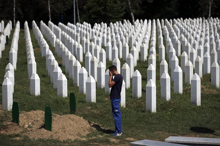 ЕС за Сребреница: Нямаме място за отричащите геноцида