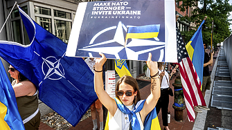 НАТО: Пътят на Украйна към членството е необратим