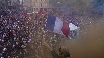 Френските граждани излизат да гласуват на втори тур на парламентарни избори