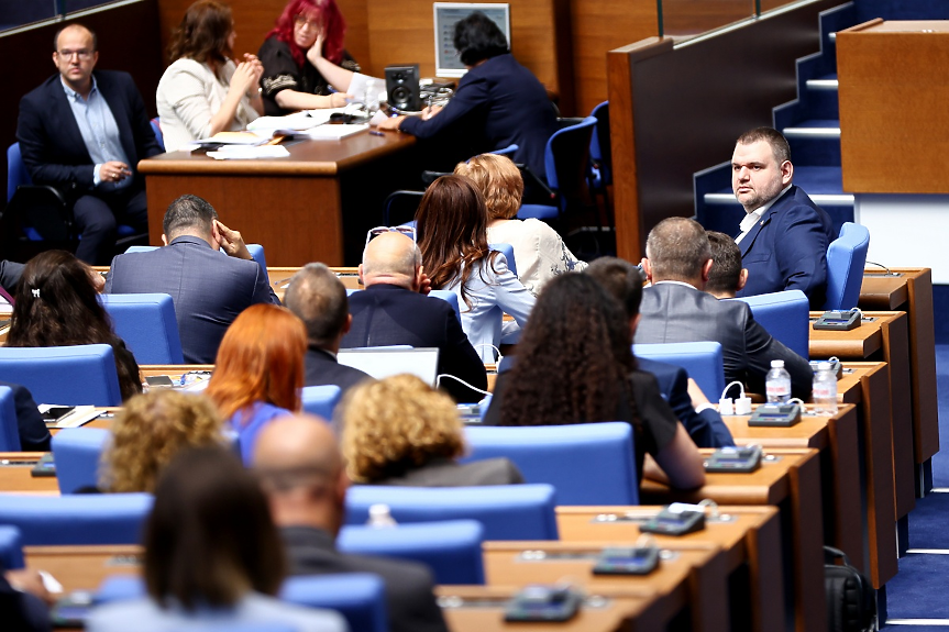 ДПС и „Величие“ губят квоти в РИК и СИК заради разпада на групите им в парламента