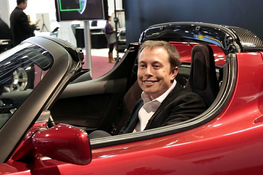Tesla изтегля близо 2 млн. електромобила от пазара