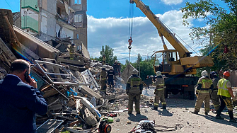 Взрив на газ събори блок в Русия - един загина, деца са ранени