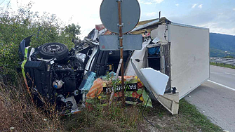 Водач на камион застигна друг и се блъсна в него отзад - оказа се на канабис