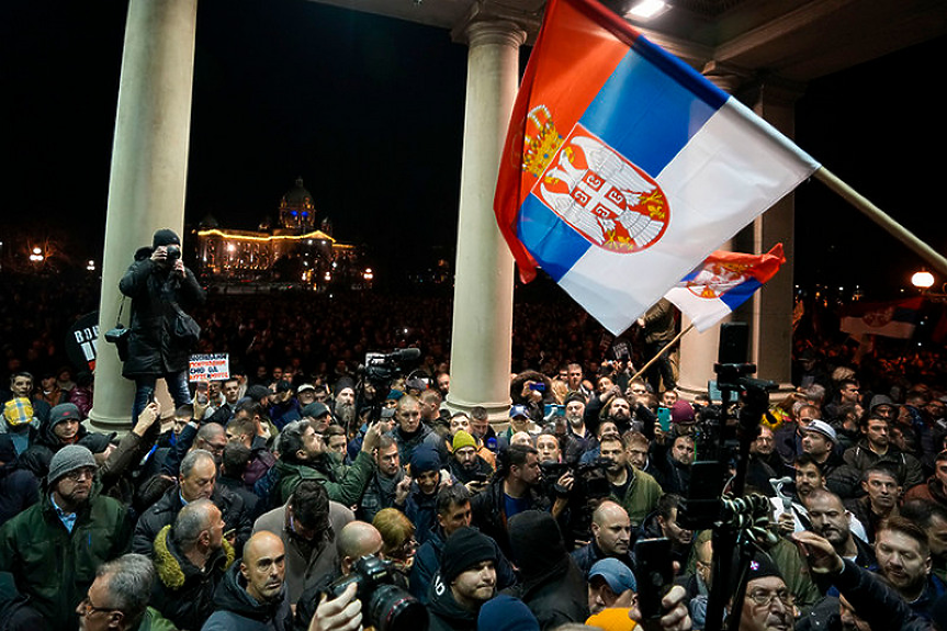 Сръбските власти шпионирали телефоните на десетки журналисти и активисти