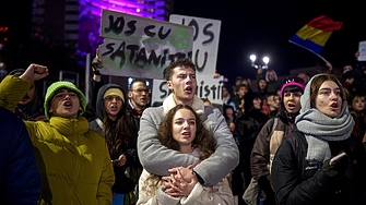 Стотици румънци протестираха снощи в Букурещ и още в няколко