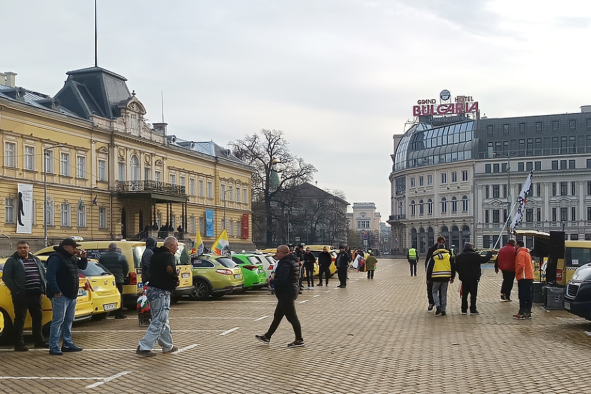 И таксиметровите шофьори - на протест днес