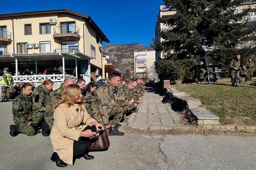 Армията почита загиналите български бойци в Ирак