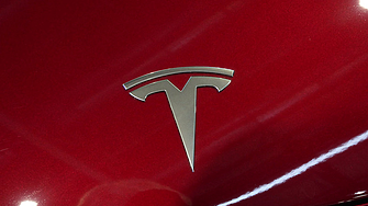 Акцията на Tesla се срина. Компанията на Мъск вече струва под 1 трилион долара