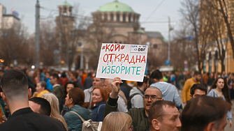 ДЕНЯТ В НЯКОЛКО РЕДА: Частично касирани избори и още една партия в НС